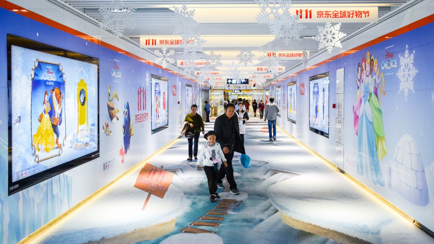 杭州地铁广告通道墙贴广告